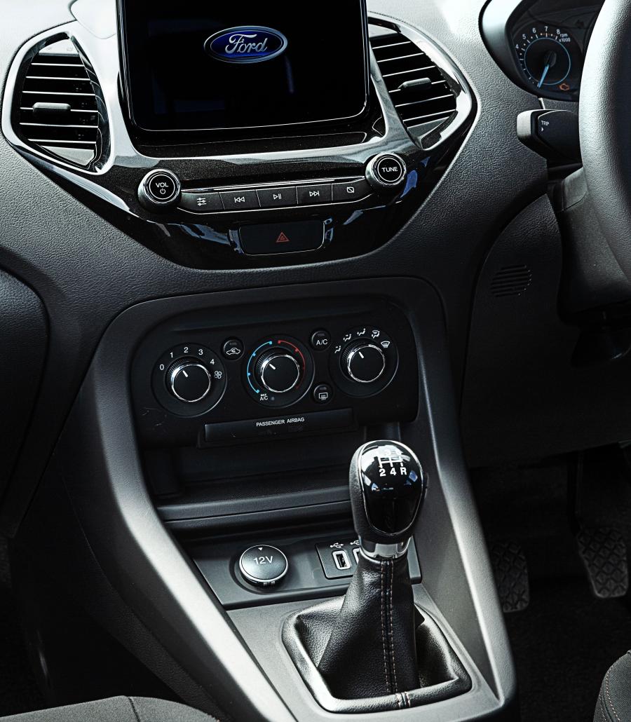 Детали интерьера Ford Ka+ Active 2018 года  (UK) (фото 27 из 27)